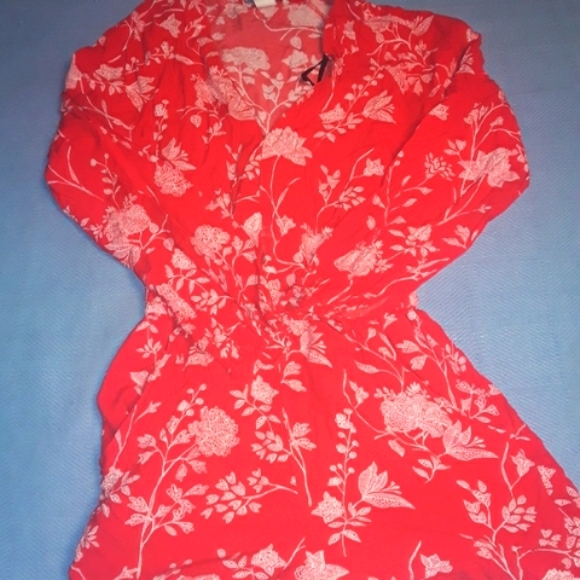 Womans Size Small Shirt Pant Suit Floral Print V-neck Red & White Suit - Picture 7 of 7